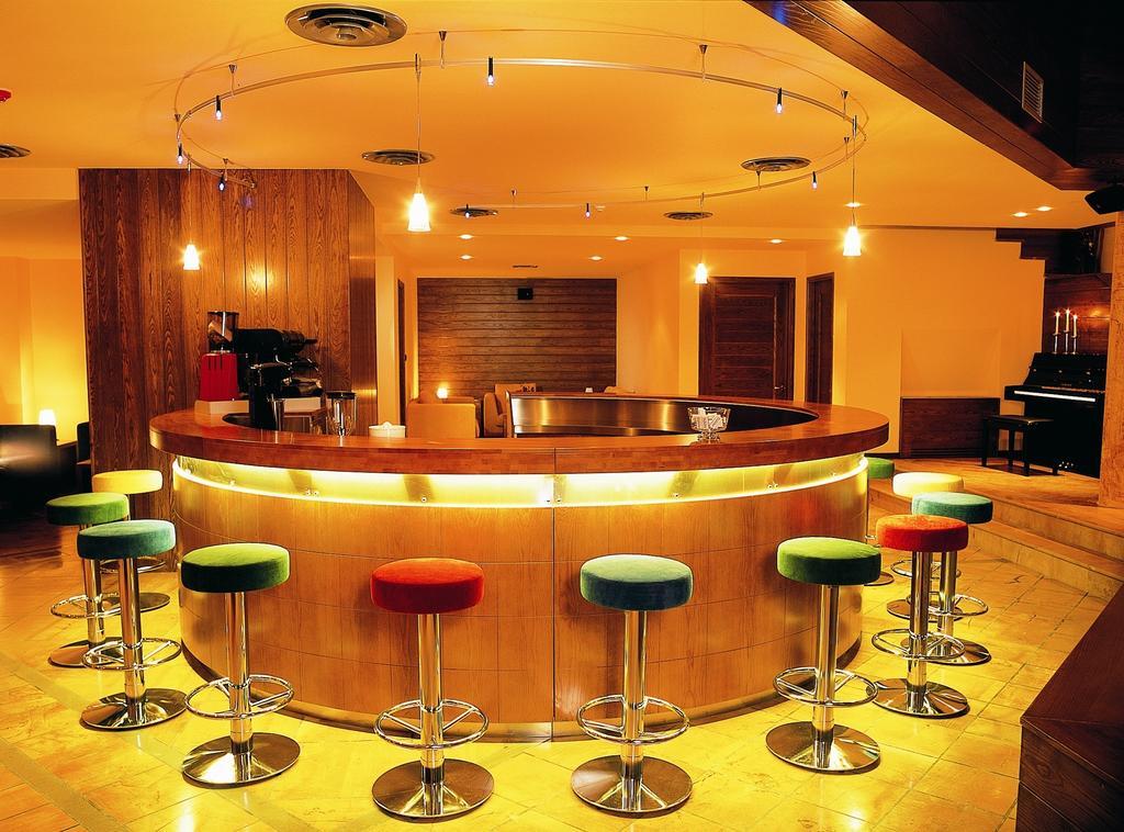 Avaris Hotel Карпенисион Экстерьер фото